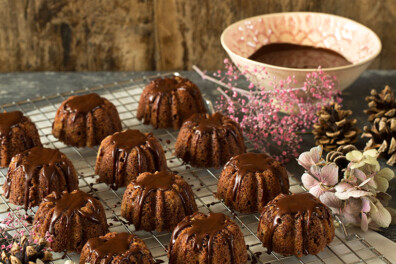 Mini chocoladetulbandjes met chocoladesaus