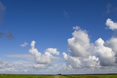 Waarom zijn wolken vaak plat aan de onderkant?