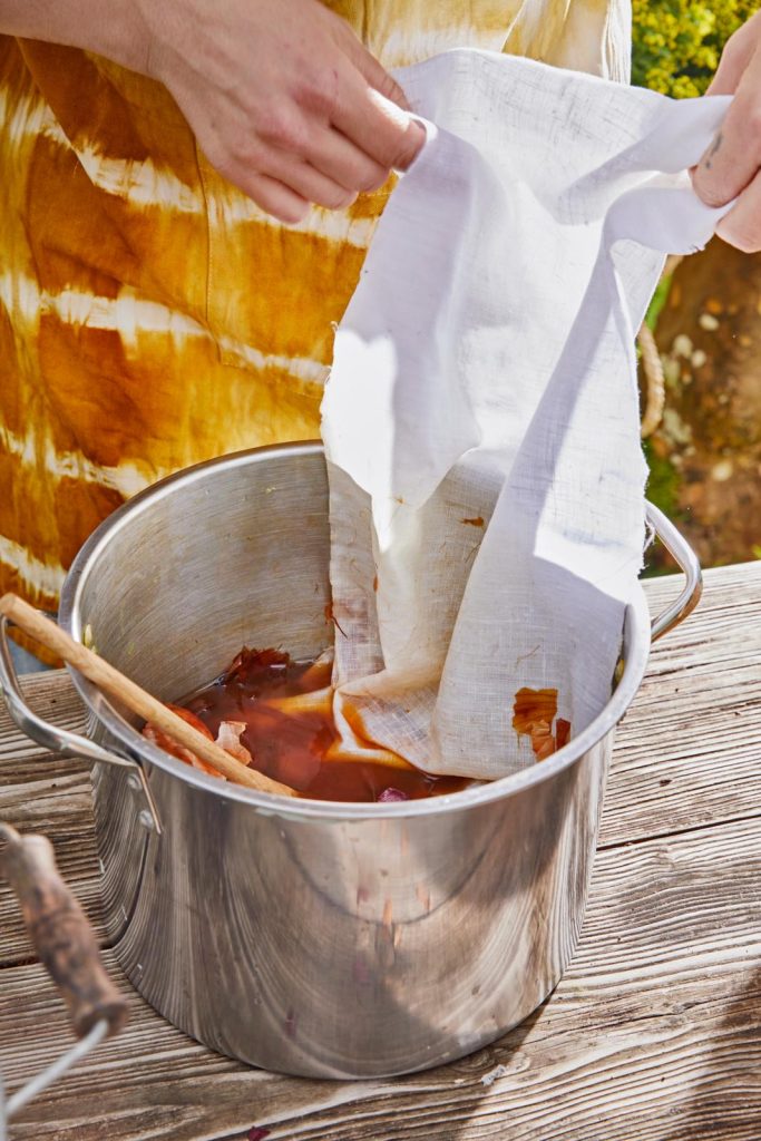 Stof verven met kruiden