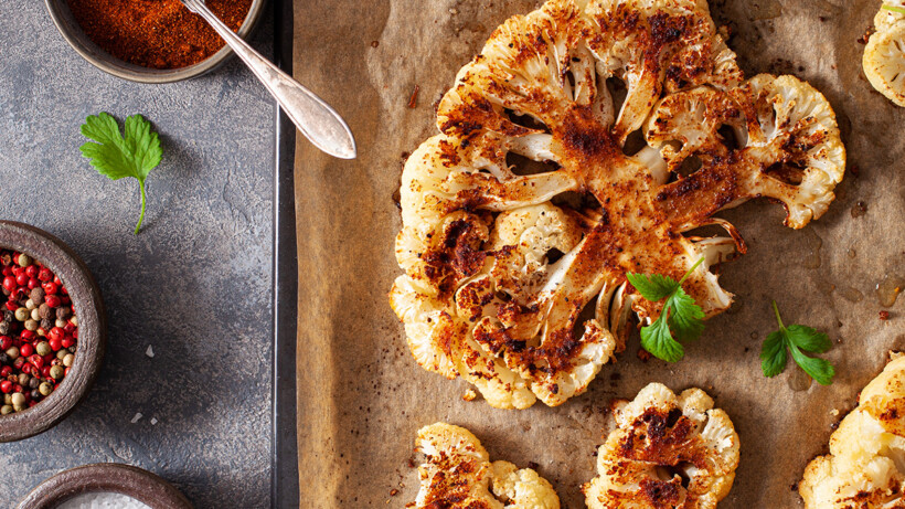 Recept voor geroosterde bloemkool met tahinsaus