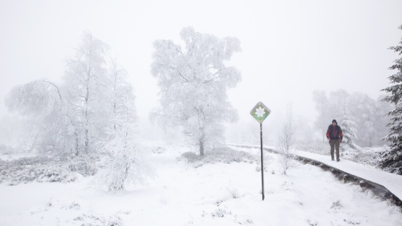 Waarom is sneeuw wit en oogt ijs soms een beetje blauw?