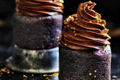 Stoutcakejes met topping van chocolademousse