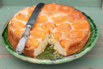 Zomerse abrikozencake met amandelmeel