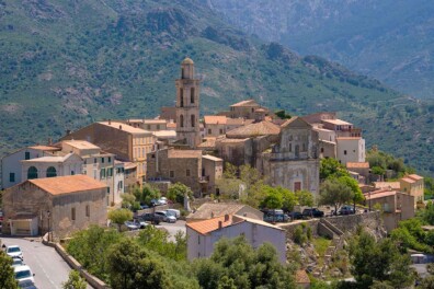 Van wijngaard tot dorpsmarkt: ontdek het authentieke Corsica (advertorial)