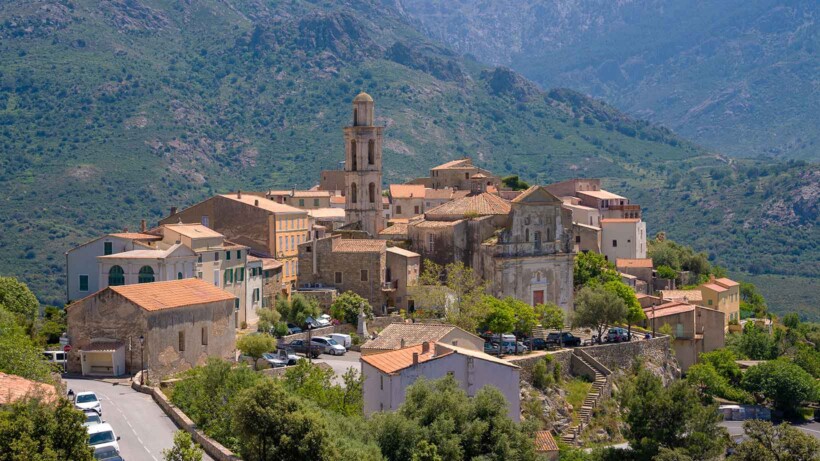 Van wijngaard tot dorpsmarkt: ontdek het authentieke Corsica (advertorial)