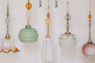 Vintage lampenkapjes veranderen in unieke hanglampen