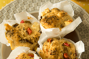 paasbrunch recept: hartige muffins met paprika en fetakaas